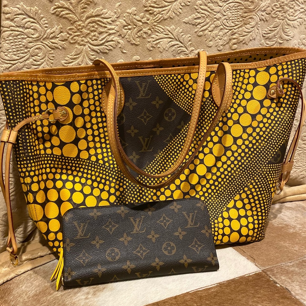 LV handbag and wallet.authentic. Smoke & pet free